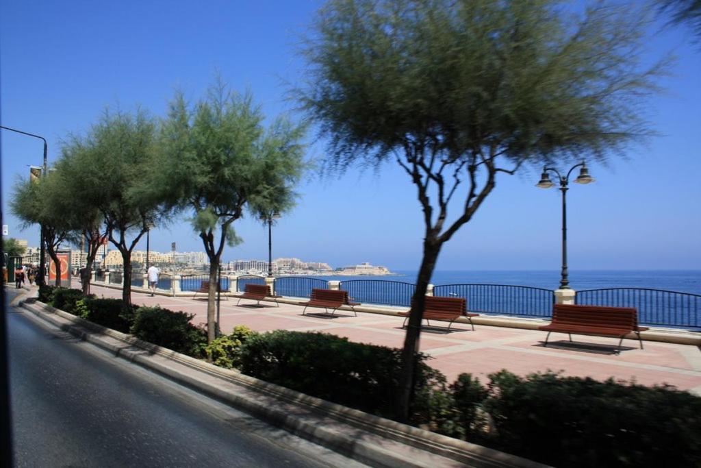Picturesque Sliema Pad Steps From The Seafront Apartment Luaran gambar